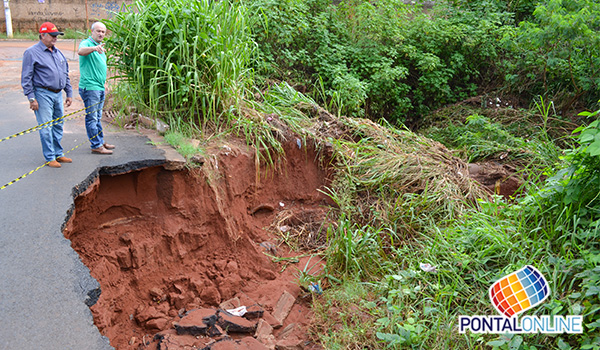 Começa a reconstrução de ruas danificadas pelas chuvas