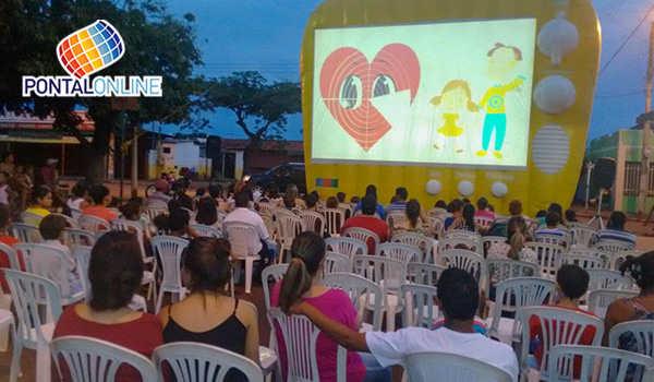 PM de Planura: Projeto Cinema na Praça