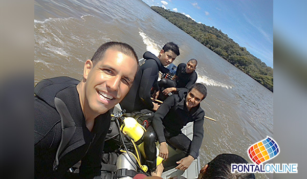 Bombeiros realizam treinamento de mergulho no Rio Grande
