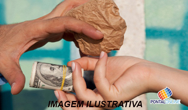 P.M. prende  suspeito de tráfico de drogas