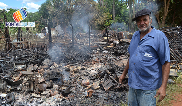 Senhor teve casa e barracão de recicláveis incendiado