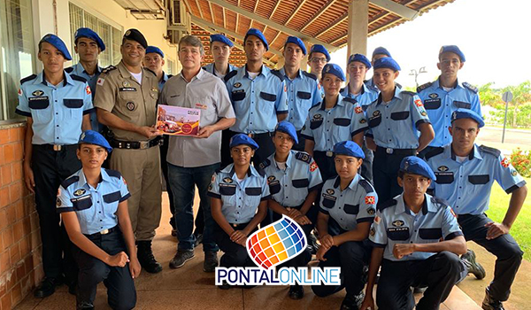 Guarda Mirim homenageia a Policia Militar de Frutal