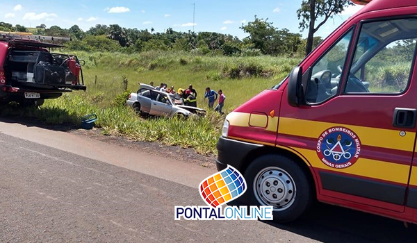 Família fica ferida em acidente na MGC-497