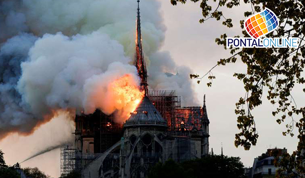 Incêndio atinge catedral de Notre Dame, em Paris