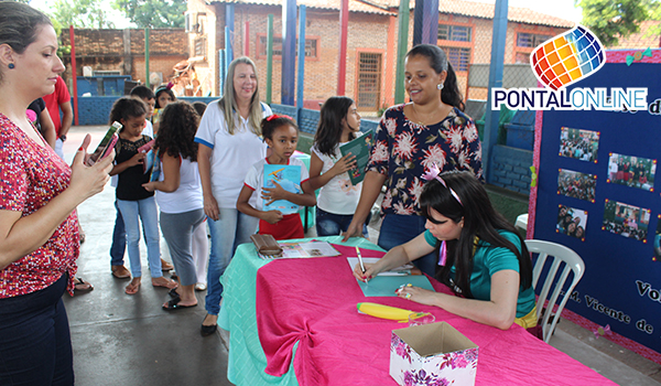 Escritora visita as escolas de Frutal