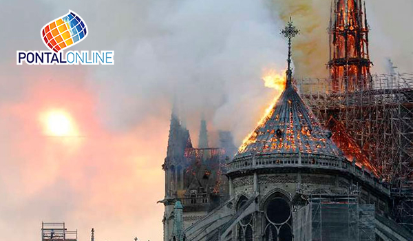 Operários em Notre-Dame violaram proibição de fumar