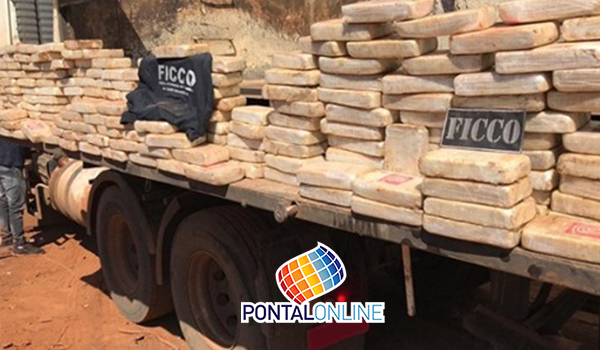 Homem preso com 370kg de pasta base na BR-365