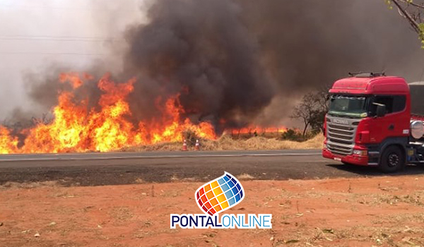 Incêndio de grandes proporções atinge a região do chapadão