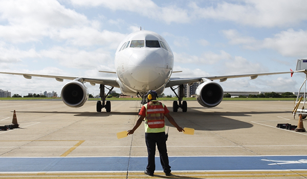 Governo tenta atrair 40 empresas aéreas para o Brasil