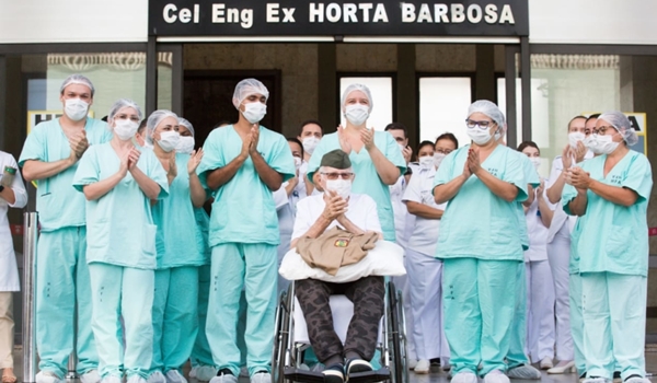 Aos 99 anos, brasileiro que lutou na 2ª Guerra recebe alta em Brasília