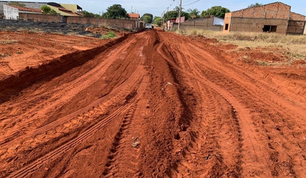 Prefeitura inicia obras de asfaltamento no bairro Jardim Brasil