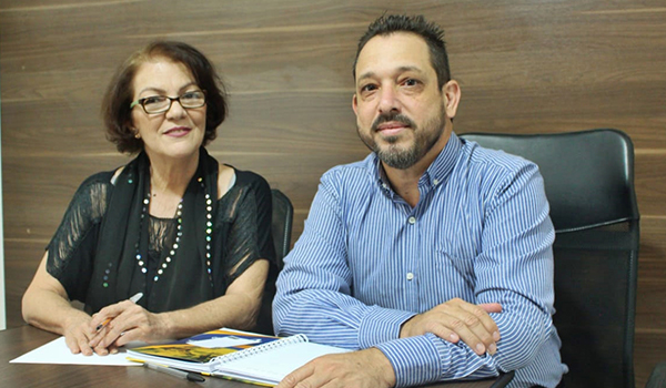 Em convenção realizada pelo partido da democracia cristã realizada ontem, o nome do engenheiro Adriano da silva oliveira foi escolhido como pré-candidato a prefeito tendo como pré-candidata a vice Rosana Miziara