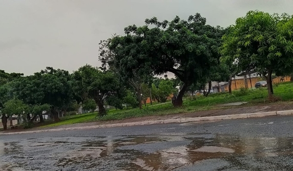 Chuvas e altas temperaturas marcam fim de semana no Triângulo e Alto Paranaíba; nova frente fria chega no domingo