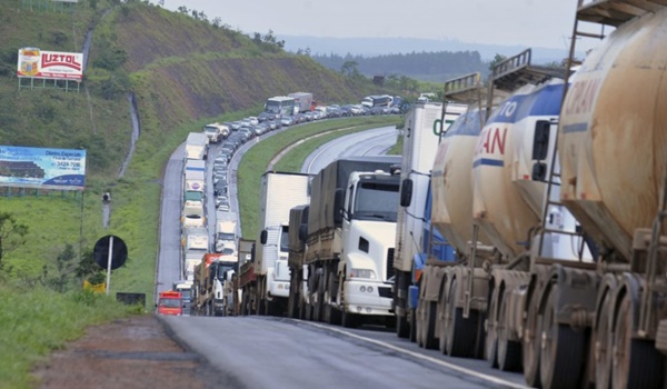 CAMINHONEIROS CONFIRMAM GREVE PARA ESTA SEGUNDA DIA 1º