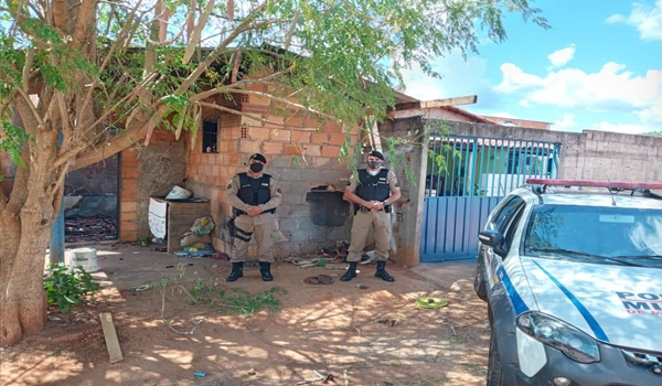 POLICIAIS MILITARES RESGATAM MORADOR DE INCÊNDIO EM RESIDÊNCIA DE COMENDADOR GOMES