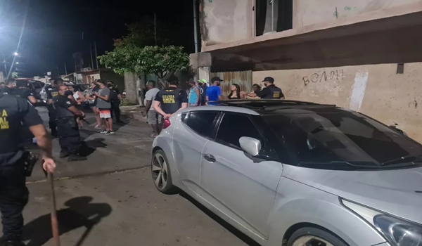 FESTA COM CERCA DE 30 PESSOAS SEM MÁSCARA É INTERROMPIDA EM UBERABA