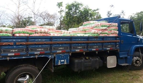 CRIMINOSOS RENDEM MOTORISTA E ROUBAM CARRETA COM QUASE 32 TONELADAS DE ARROZ NA LMG-799 EM CONCEIÇÃO DAS ALAGOAS