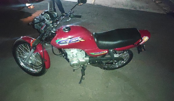 MOTOCICLETA UTILIZADA EM ASSALTOS EM FRUTAL E EM PLANURA É RECUPERADA PELA POLÍCIA MILITAR