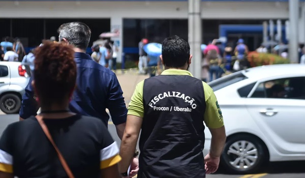 DUAS AGÊNCIAS BANCÁRIAS SÃO AUTUADAS PELO PROCON POR DEMORA NO ATENDIMENTO EM UBERABA