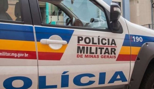 IDOSA INABILITADA PERDE CONTROLE DE CARRO, E ACABA BATENDO EM OUTRO ESTACIONADO NA CIDADE DE ITAPAGIPE