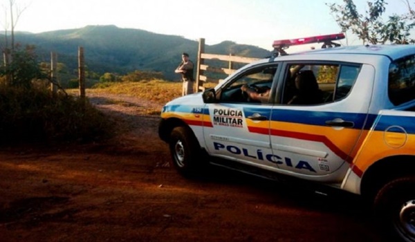 LADRÕES INVADEM FAZENDA EM COMENDADOR GOMES E ROUBAM DINHEIRO E JÓIAS