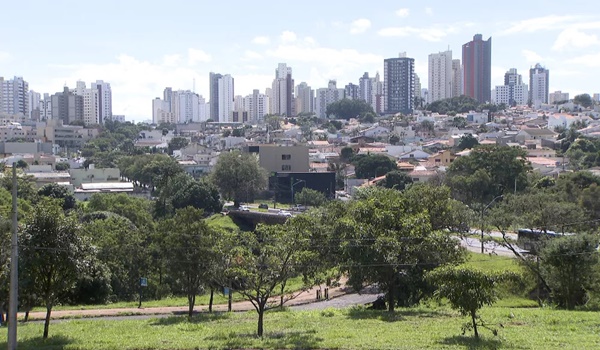 COM MÁXIMAS ACIMA DE 30°C, TEMPERATURAS VOLTAM A SUBIR NO TRIÂNGULO E ALTO PARANAÍBA