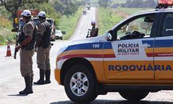 HOMEM COM CNH VENCIDA DESDE O ANO PASSADO, É ABORDADO EMBRIAGADO DIRIGINDO VEÍCULO