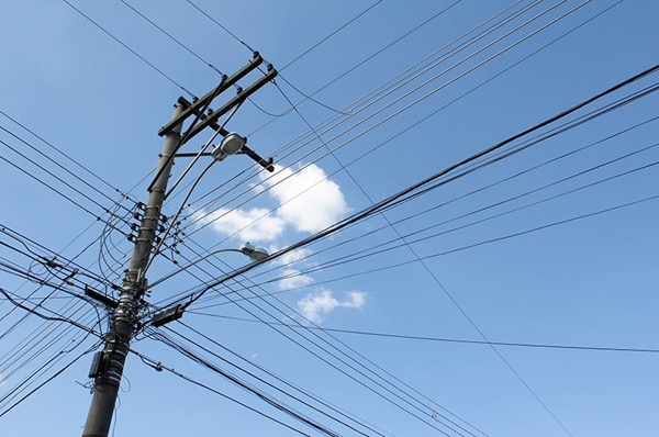 LADRÃO É ACUSADO DE FURTAR FIAÇÃO ELÉTRICA EM DUAS RESIDÊNCIAS DE FRUTAL