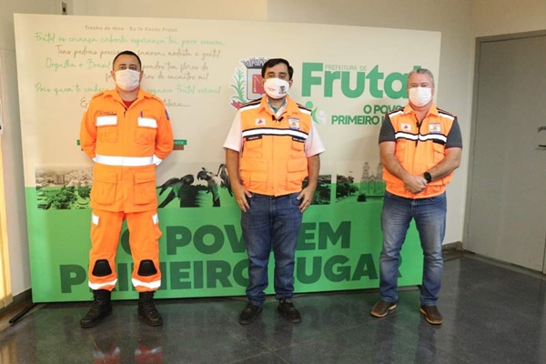 DEFESA CIVIL DE FRUTAL É CONTEMPLADA COM VIATURA E MATERIAIS PELO GOVERNO DE MINAS