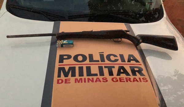 DENÚNCIA ANÔNIMA LEVA POLÍCIA A APREENDER ARMA E MUNIÇÕES EM FRUTAL.