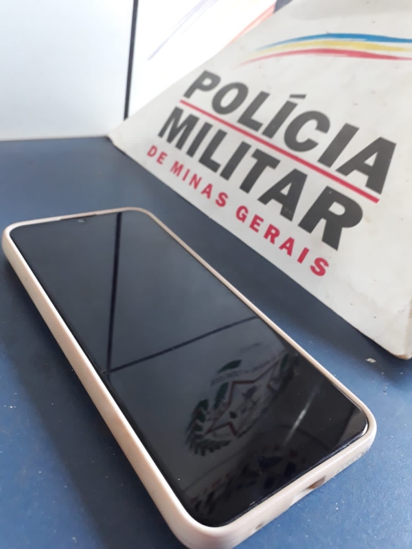 HOMEM FURTA CELULAR DE ENTREGADOR, MAS É PRESO MOMENTOS DEPOIS COM A AJUDA DE POLICIAL DE FOLGA