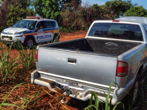 CAMINHONETE COM QUEIXA DE FURTO É LOCALIZADA EM FAZENDA NO MUNICÍPIO DE FRUTAL