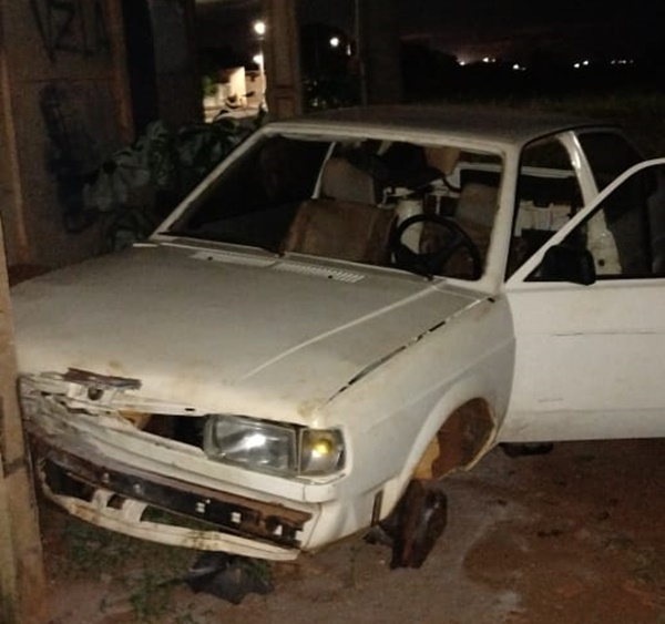 VEÍCULO FURTADO NO ÚLTIMO DIA 18 É RECUPERADO EM UMA CASA ABANDONADA NO BAIRRO FRUTAL 2