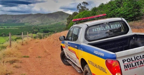 GRUPO ESPECIAL DE POLICIAMENTE AMBIENTAL, GEPAM, APREENDE ESPINGARDA CALIBRE 12 EM PROPRIEDADE RURAL NA REGIÃO DE APARECIDA DE MINAS