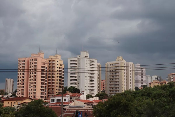 CHEGADA DE FRENTE FRIA PROVOCA FORTES PANCADAS DE CHUVA DURANTE A SEMANA NO TRIÂNGULO MINEIRO E ALTO PARANAÍBA