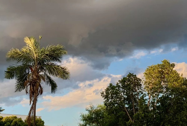 CÉU PARCIALMENTE NUBLADO E PANCADAS DE CHUVA SÃO ESPERADOS PARA O FIM DE SEMANA NO TRIÂNGULO MINEIRO E ALTO PARANAÍBA