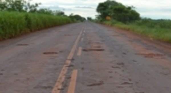 CAMINHÃO DE FRUTAL SOFRE TENTATIVA DE ROUBO NA MG 255 PERTO DA CIDADE DE ITURAMA