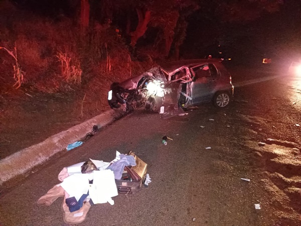 MOTORISTA DE 66 ANOS SOFRE FERIMENTOS AO BATER SEU CARRO CONTRA UM CAMINHÃO NA BR 364