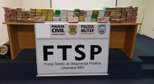 QUASE 150 KG DE COCAÍNA SÃO APREENDIDOS EM CARGA DE MINÉRIO DE FERRO NA BR-262, EM UBERABA