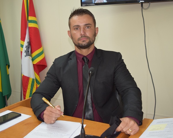 VEREADOR JHONATHAN LAVADOR PEDE MELHORIA NO ATENDIMENTO DO HOSPITAL FREI GABRIEL