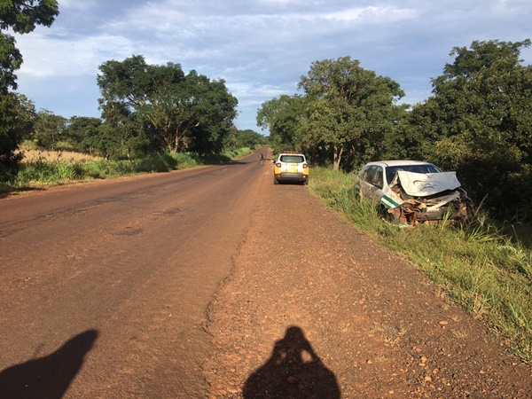 VEÍCULO DA EMATER SE ENVOLVE EM ACIDENTE NA MG 255