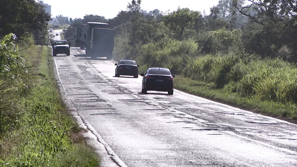 PREVISTA PARA INICIAR EM MARÇO, RECUPERAÇÃO DA MGC-497 ENTRE UBERLÂNDIA E PRATA AINDA NÃO COMEÇOU