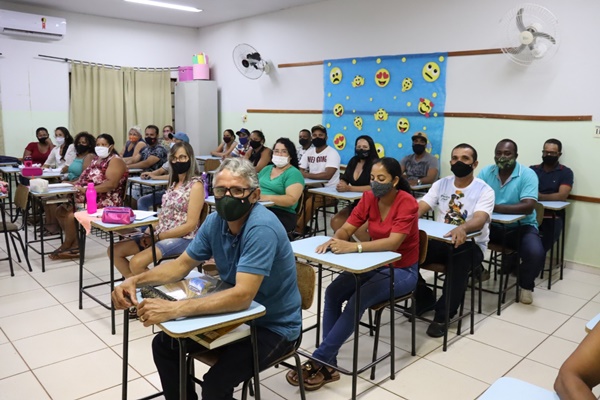 A EJA É A EDUCAÇÃO DESTINADA AOS JOVENS E ADULTOS