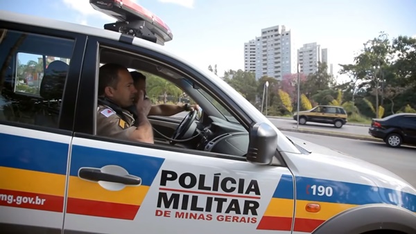 MOTOCICLETA TEM A PLACA FURTADA NO BAIRRO IPÊ AMARELO