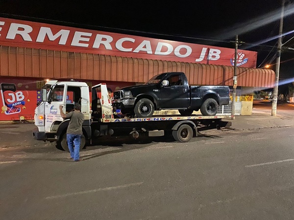 CAMINHONETE É APREENDIDA DEPOIS DO MOTORISTA PRATICAR DIREÇÃO PERIGOSA NA AVENIDA JK