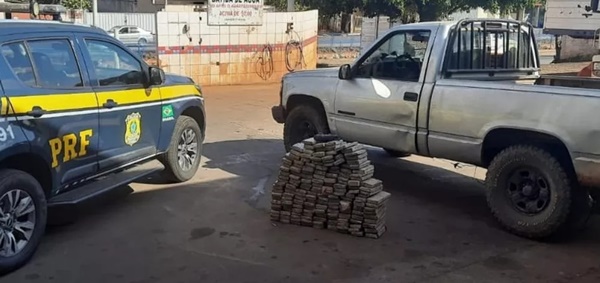 JOVEM É PRESO COM 165 KG DE MACONHA NA BR-365, EM MONTE ALEGRE DE MINAS