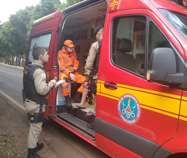 MULHER QUE AMEAÇAVA PULAR DE PONTE É RESGATADA PELO CORPO DE BOMBEIROS