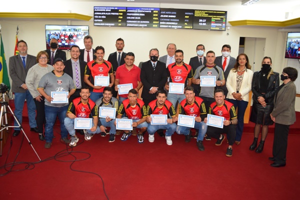 TIME CAMPEÃO DE FUTSAL EM FRUTAL RECEBE MOÇÃO DE APLAUSO DA CÂMARA MUNICIPAL 