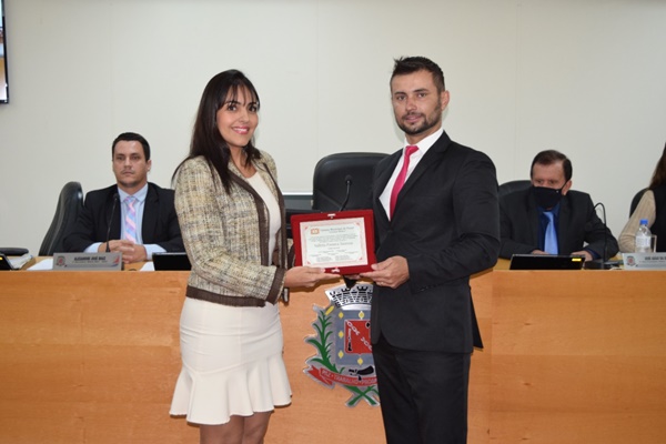 OFICIAL DE JUSTIÇA FEDERAL VALLÉRIA FONSECA É HOMENAGEADA COM O DIPLOMA HONORÍFICO “DESTAQUE MULHER”