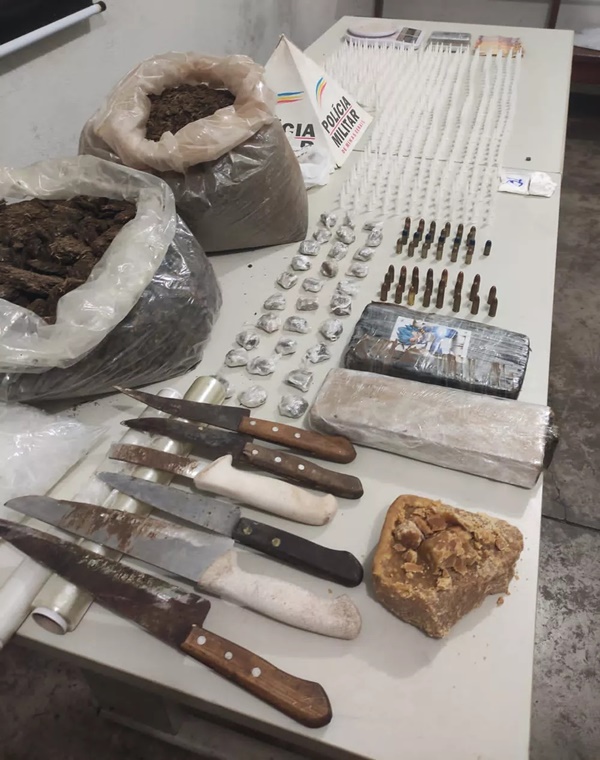 PM APREENDE QUASE 670 PINOS DE COCAÍNA E MAIS DE 10 KG DE MACONHA EM UBERABA
